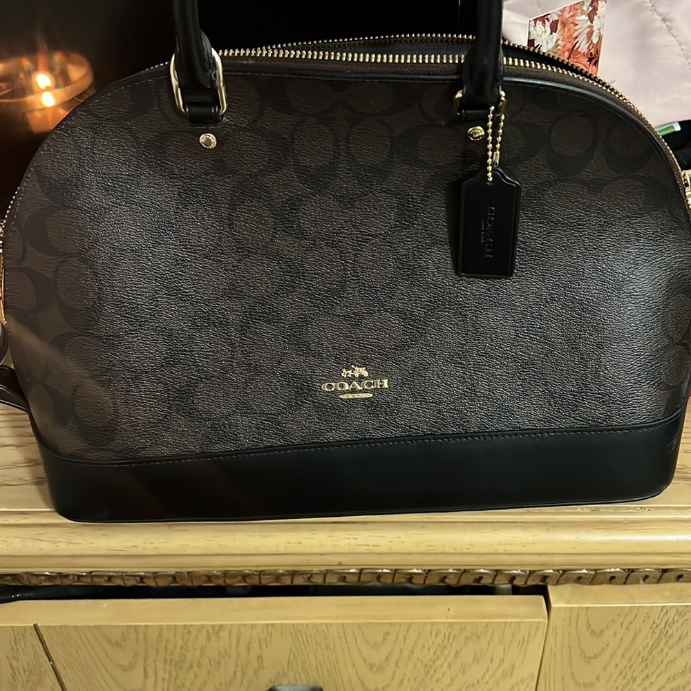 Coach medium